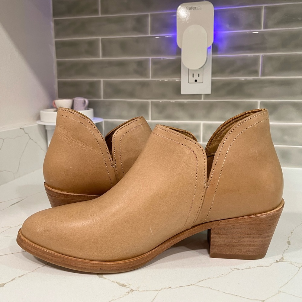 Nisolo Mia  Everyday Ankle Bootie. Women’s size 9 Color Almond. - Picture 4 of 13